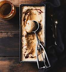 Glace vanille au caramel salé