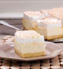 Cheesecake with meringue topping