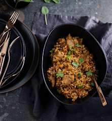 Pilaf de arroz selvagem com porco