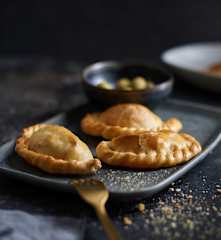 Empanadas z kurczakiem i jajkiem