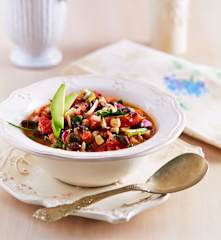 Sałatka na ciepło z fasolą i kukurydzą