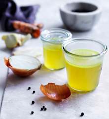 Turmeric chicken bone broth (gut health)