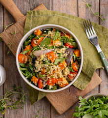 Sałatka z kaszą bulgur i pieczonymi warzywami