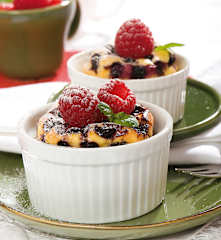 Suflety z owocami leśnymi