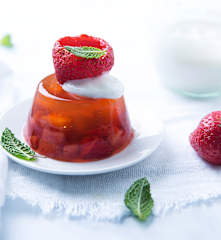 Fresas en gelatina de té