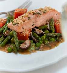 Marinierter Lachs mit Thai-Spargel