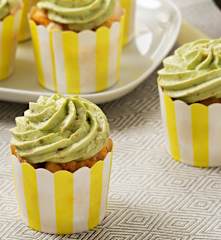 Cupcakes de tomate seco, queso feta y aguacate