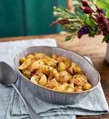 Lombinho de porco com couves-de-bruxelas e batatinhas novas