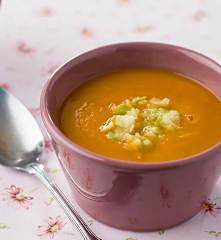 Sopa de tomate e repolho