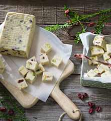 Fudge blanco con pistachos y arándanos