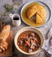 Menu: Boeuf bourguignon; Pudim morno com calda de limão