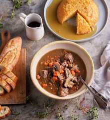 Wołowina po burgundzku; Ciasto cytrynowe z syropem cytrynowym