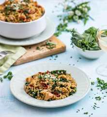 Kaszotto z kaszy gryczanej z porem, jarmużem i kurczakiem