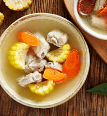 胡萝卜莲藕排骨汤