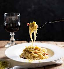 Spaghetti à la carbonara z pistacjami