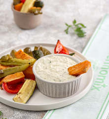 Wegański dip z „sera pleśniowego” z tofu