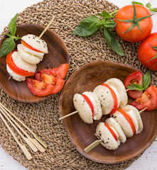Spiedini di pane a vapore farciti