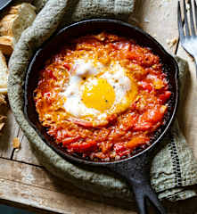 Chakchouka aux poivrons, tomates et œufs
