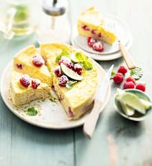 Gâteau moelleux ricotta, citron vert et framboises