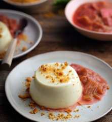 Vanilla Panna Cotta with Rhubarb Compote and a Ginger Crumb