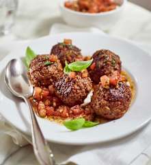 Pikante Lammhackbällchen mit Sauce Pistou