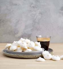 Aquafaba meringue kisses