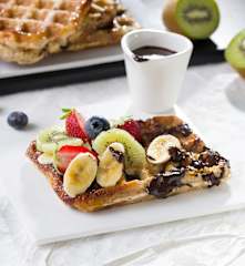 Gofres de feria veganos con chía y salsa de chocolate