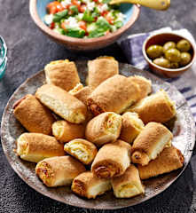 Penjurlije (Hefegebäck mit Schafskäse)