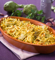 Fideos con alcachofas