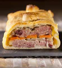 Pasticcio di carne e mele in crosta