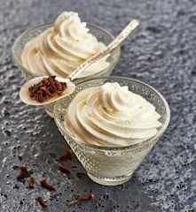 Chantilly ai chiodi di garofano