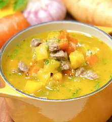 Sopa de carne com legumes