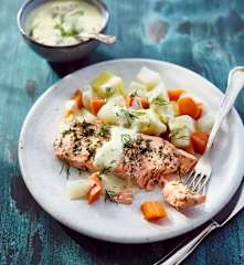 Lachs mit Dill-Senf-Sauce und Gemüse