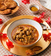 Curry madrás de cordero con papadams (India)