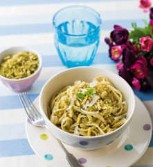 Tagliatelle com pão ralado aromatizado com ervas