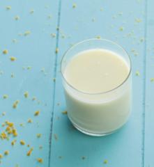 Bebida de aveia e raspa de laranja