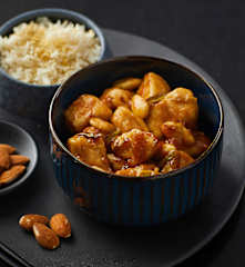Pollo alle mandorle