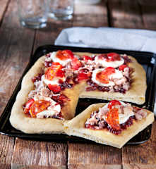 Pizza Gourmet con ‘Nduja, tonno e composta di cipolle