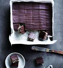 Berry coconut cashew bars