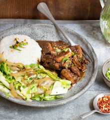 Porc au caramel honh shao et poêlée de chou