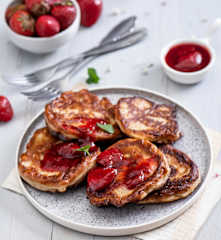 Racuchy z konfiturą truskawkową (ruchanki)