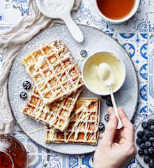 Gaufres et coulis de chocolat blanc
