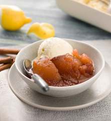 Manzanas al oporto con helado de vainilla