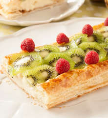 Tarta de hojaldre con crema pastelera y kiwi