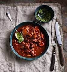 Slow Cooking Bohnen-Cassoulet mit Walnusspesto