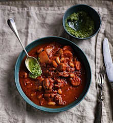 Slow cooked beans with walnut pesto (TM5)