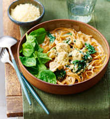 Spaghetti au poulet, sauce crémeuse aux épinards