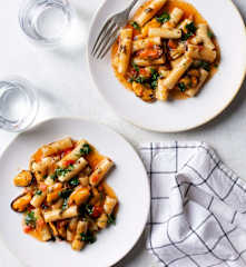 All-in-One Tomaten-Knoblauch Pasta mit Muscheln