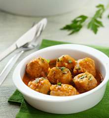 Fleischbällchen in spanischer Sauce