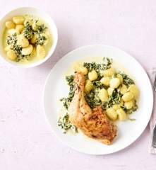 Hähnchenkeulen mit Spinat-Parmesan-Sauce und Gnocchi
